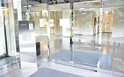 若草寮のエントランスの画像