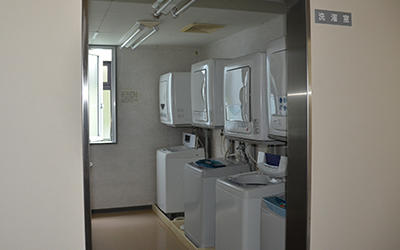 若草寮のランドリールームの画像