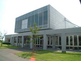 カフェテリア棟（I棟）