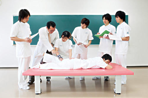 ハンドヘルドダイナモメーターによる筋力測定